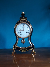 Livias Uhr (Pendeluhr, Pendule, Stand­uhr & Wand­uhr)